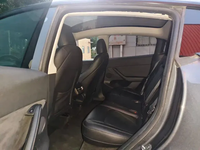 Tesla Model Y — Фото автомобиля 5