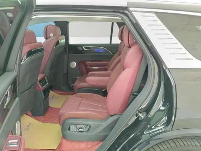 Hongqi E-HS9 — Фото автомобиля 11