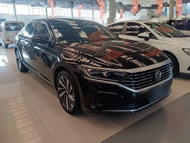 Volkswagen Passat — Фото автомобиля 3