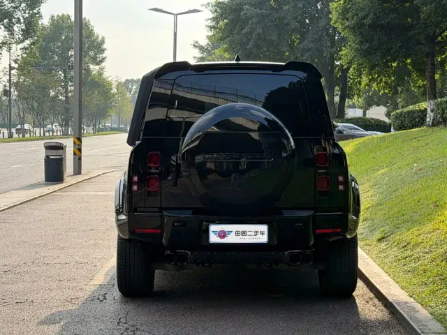 Land Rover Defender — Фото автомобиля 5