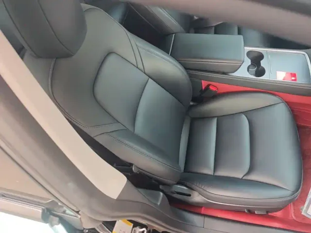 Tesla Model 3 — Фото автомобиля 24