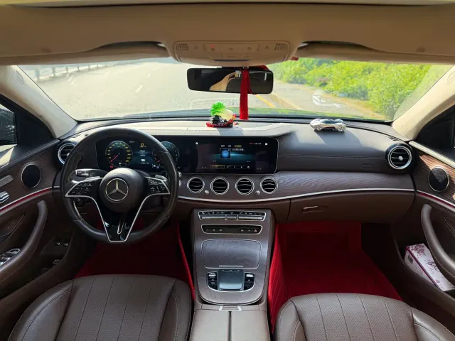 Mercedes-Benz E-Class — Фото автомобиля 15