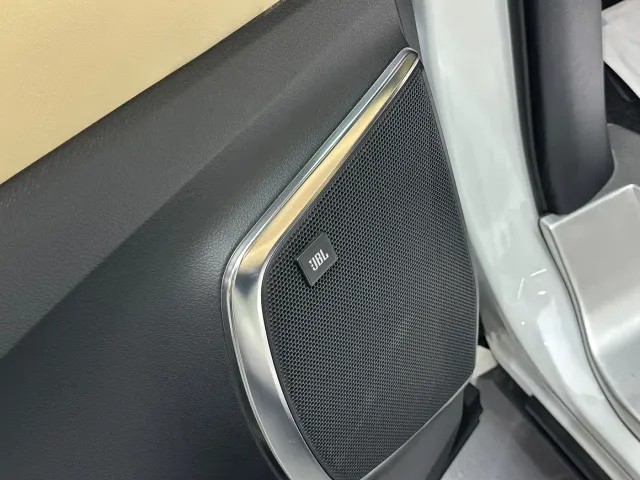 Toyota Alphard — Фото автомобиля 9