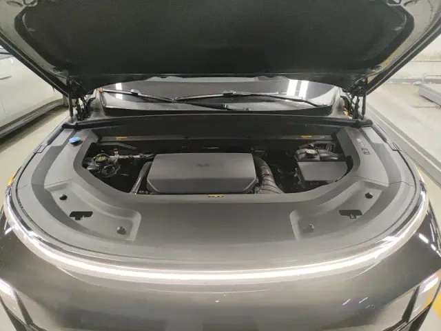 Li Auto L8 — Фото автомобиля 8