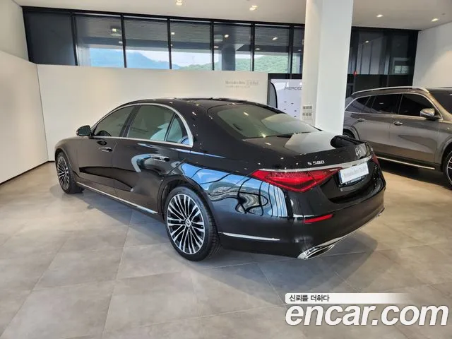 Mercedes-Benz S-Class — Фото автомобиля 3