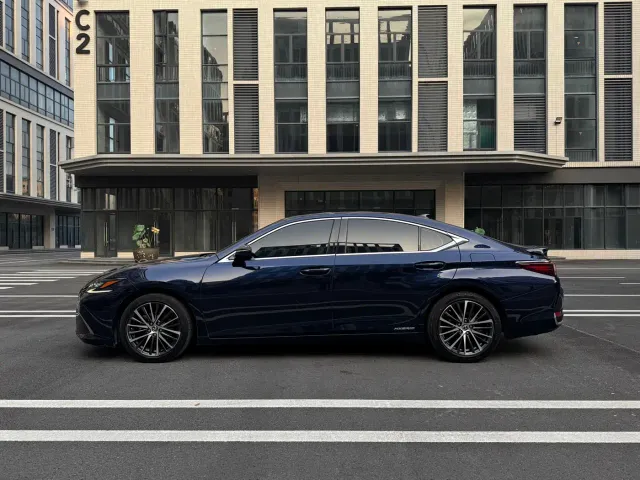Lexus ES — Фото автомобиля 7