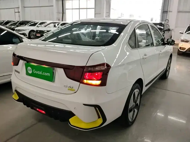 Dongfeng Fengshen E70 — Фото автомобиля 6