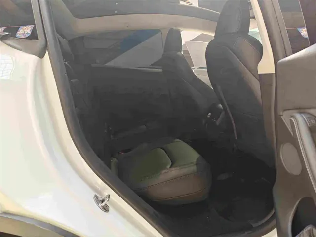 Tesla Model Y — Фото автомобиля 13