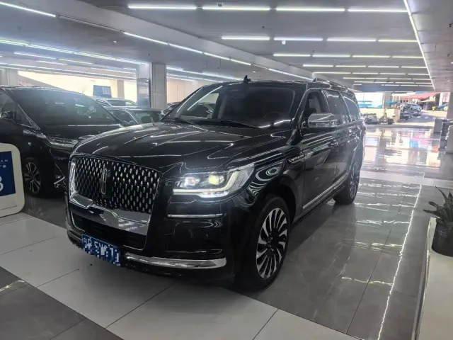 Фотография автомобиля — Lincoln Navigator