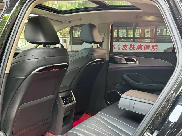 Hongqi H5 — Фото автомобиля 9