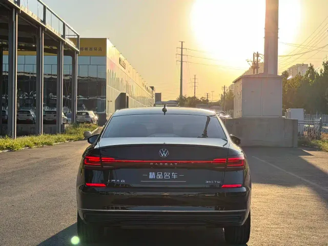 Volkswagen Passat — Фото автомобиля 13