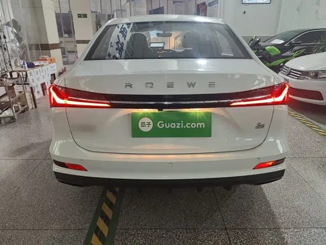 Roewe i5 — Фото автомобиля 5