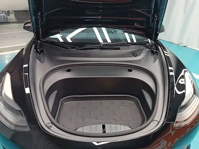 Tesla Model 3 — Фото автомобиля 19
