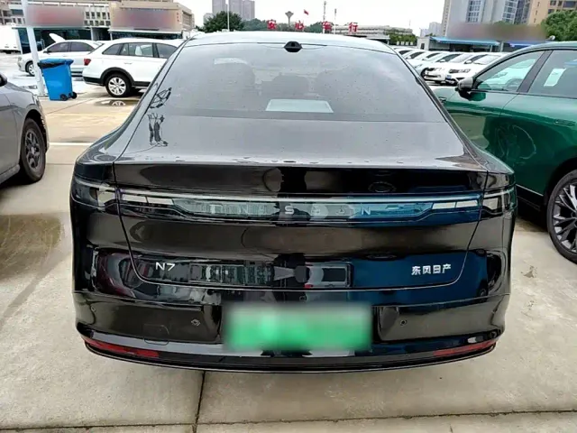 Nissan N7 — Фото автомобиля 5