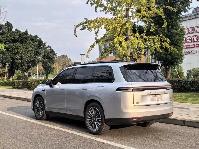 Leapmotor C16 — Фото автомобиля 30