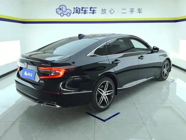 Honda Accord — Фото автомобиля 3