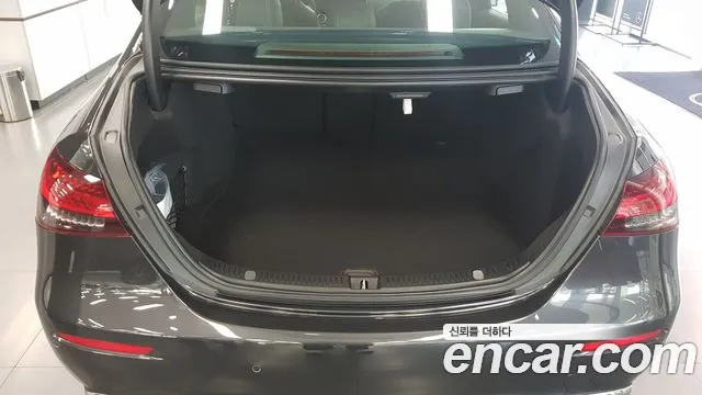 Mercedes-Benz E-Class — Фото автомобиля 11