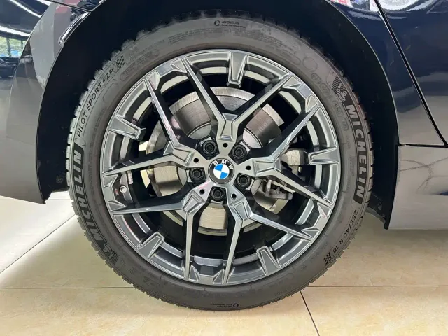 BMW 3 Series — Фото автомобиля 29