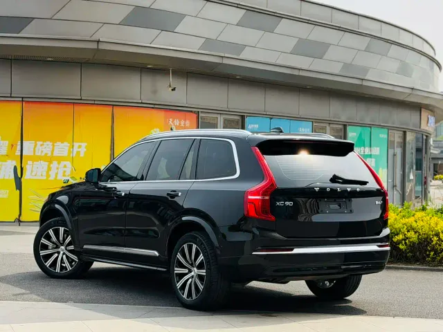 Volvo XC90 — Фото автомобиля 4