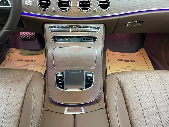 Mercedes-Benz E-Class — Фото автомобиля 22