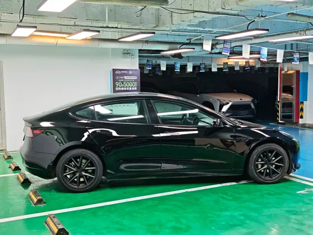 Tesla Model 3 — Фото автомобиля 6