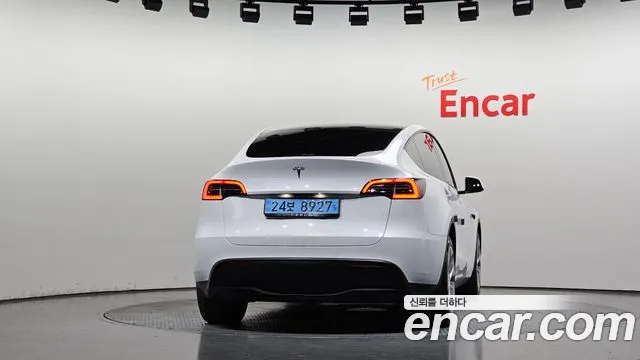 Tesla Model Y — Фото автомобиля 4