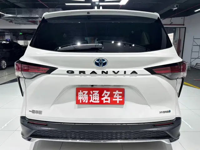 Toyota Granvia — Фото автомобиля 7