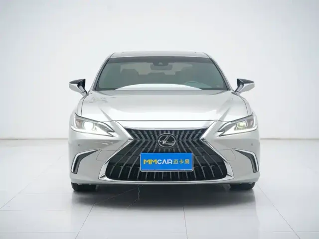 Lexus ES — Фото автомобиля 10