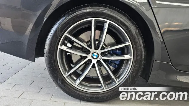 BMW 5 Series G30 — Фото автомобиля 5