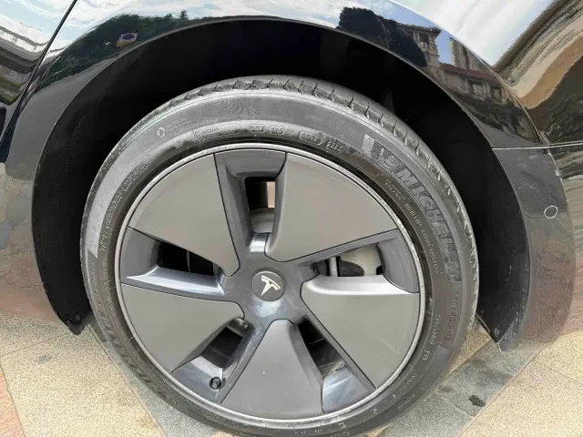Tesla Model 3 — Фото автомобиля 13
