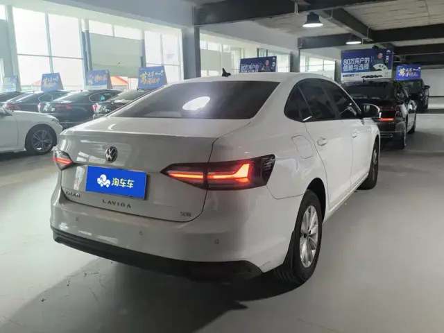 Volkswagen Lavida — Фото автомобиля 3