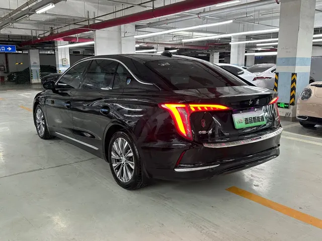 Hongqi E-QM5 — Фото автомобиля 6