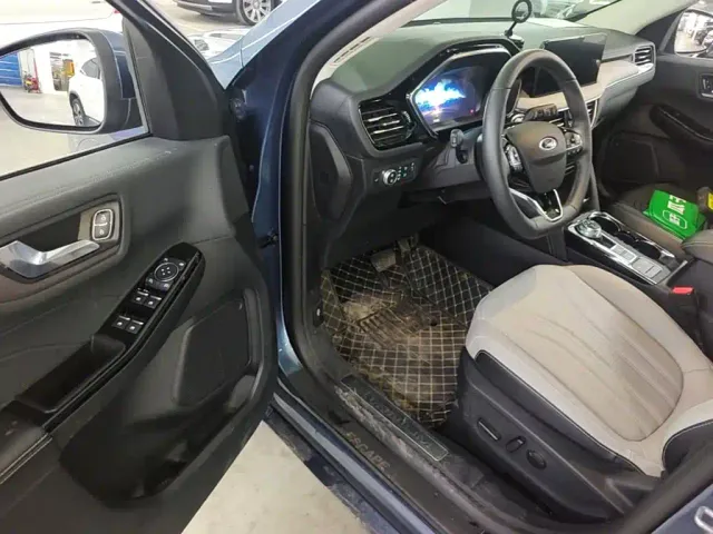 Ford Escape — Фото автомобиля 15