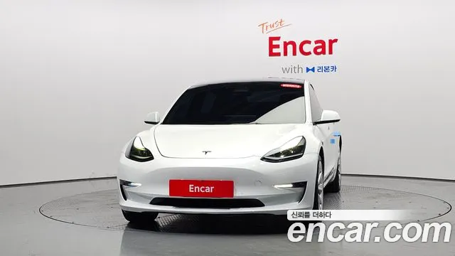 Tesla Model 3 — Фото автомобиля 2