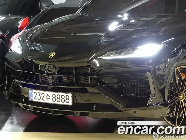 Lamborghini Urus — Фото автомобиля 19