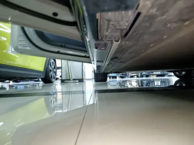 Xiaomi SU7 — Фото автомобиля 21