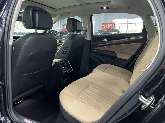 Volkswagen Passat — Фото автомобиля 5