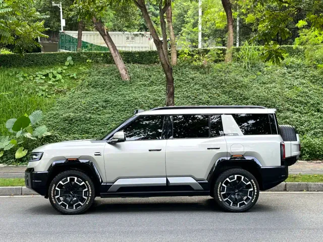 Fang Cheng Bao Leopard 8 2025 Zhiyong Flagship 6-Seater — Фото автомобиля 6