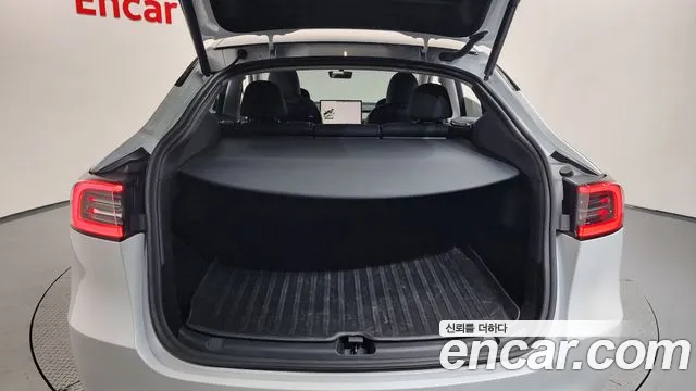 Tesla Model Y — Фото автомобиля 24