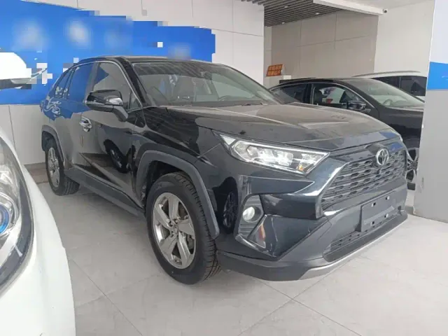 Toyota RAV4 — Фото автомобиля 3