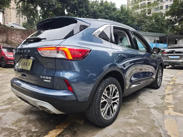 Ford Escape — Фото автомобиля 18