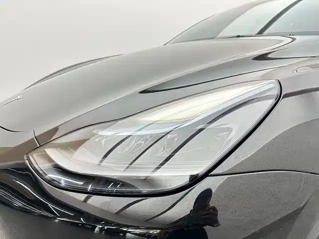 Tesla Model Y — Фото автомобиля 18