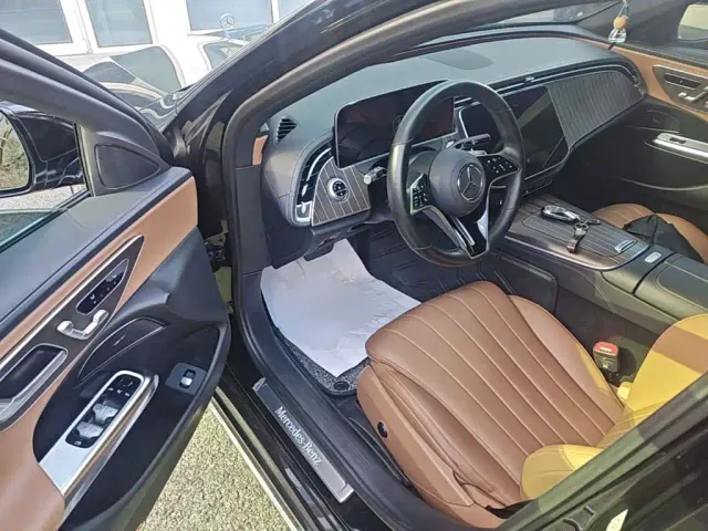 Mercedes-Benz E-Class — Фото автомобиля 20