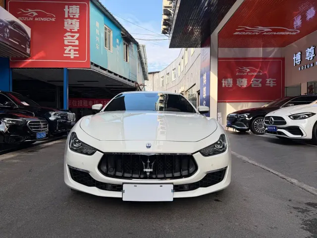 Maserati Ghibli — Фото автомобиля 2