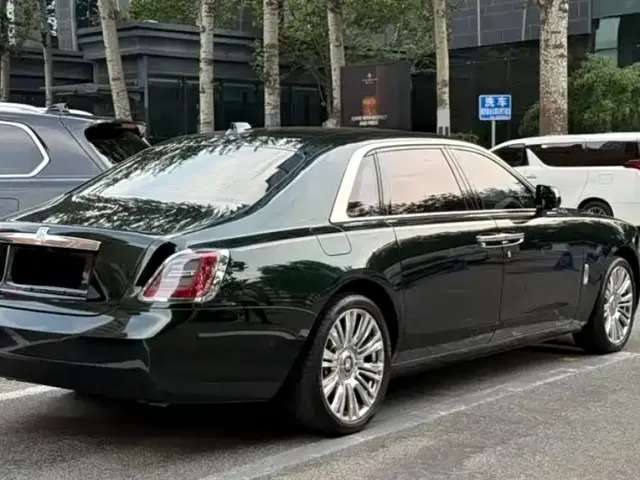 Rolls-Royce Ghost — Фото автомобиля 4