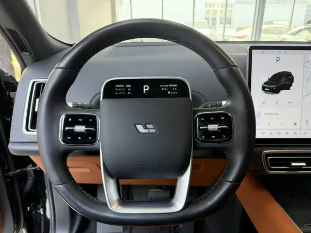 Li Auto L8 — Фото автомобиля 18