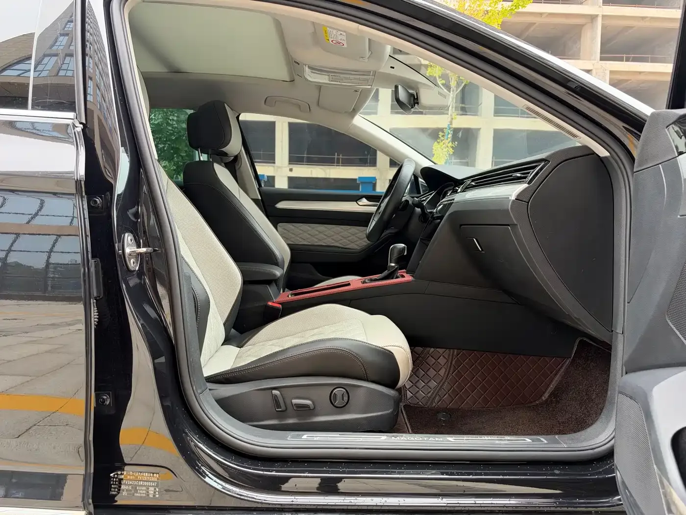 Volkswagen Magotan 2023 Model 2 Million Commemorative Edition 380TSI DSG Flagship — Фото автомобиля 21