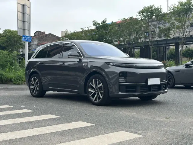 Li Auto L7 — Фото автомобиля 3