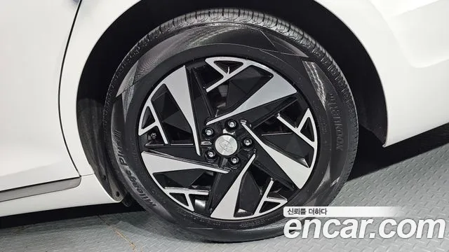 Hyundai Grandeur Grandeur (New) Hybrid — Фото автомобиля 6