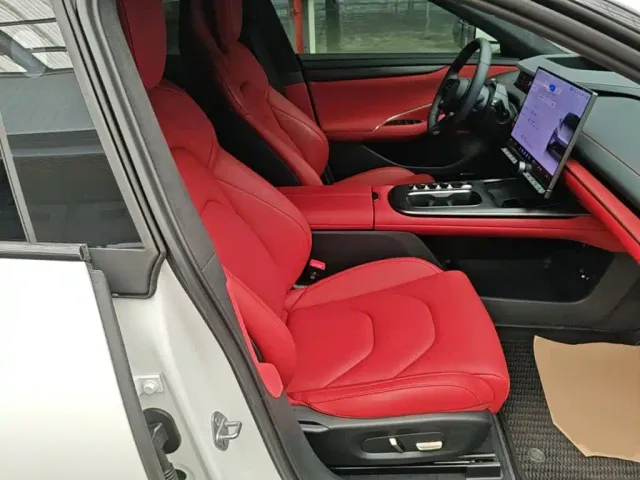 Xiaomi SU7 — Фото автомобиля 24